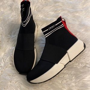 DKNY Man Booth size 9.5 excellent condition color black with red and white